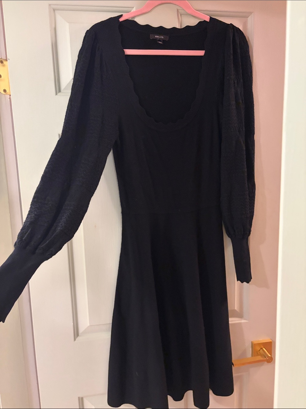 RW&CO. Black Long-Sleeve Scallop Neck A-Line Dress